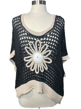 POL Daisy Crochet Open Knit Sweater Top Size Medium